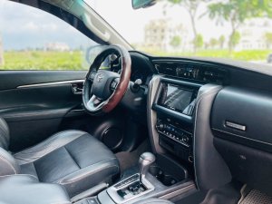 Toyota Fortuner 2021 - Màu trắng, nội thất đen