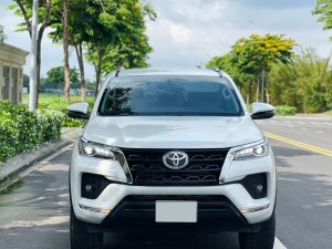 Toyota Fortuner 2021 - Màu trắng, nội thất đen