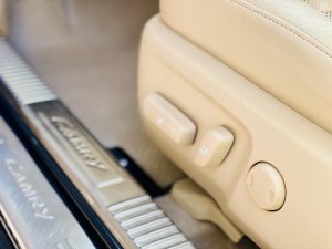 Toyota Camry 2017 - Màu đen, giá 609 triệu