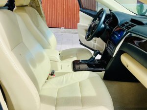 Toyota Camry 2017 - Màu đen, giá 609 triệu