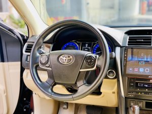 Toyota Camry 2017 - Màu đen, giá 609 triệu
