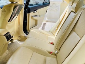 Toyota Camry 2017 - Màu đen, giá 609 triệu