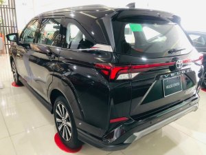 Toyota Veloz Cross 2023 - tặng bảo hiểm vật chất, hỗ trợ 50% thuế trước bạ