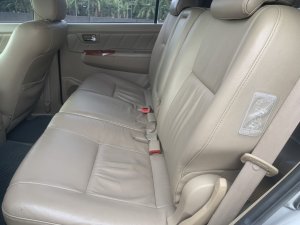 Toyota Fortuner 2010 - Số tự động 2 cầu, 7 chỗ