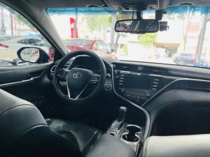 Toyota Camry 2019 - Gía 890 Triệu Đồng 