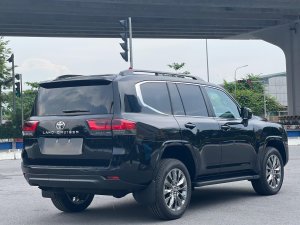Toyota Land Cruiser LC300 2023 - Bán Toyota Land Cruiser 3.5 màu đen/ kem, sản xuất 2023, xe giao ngay.