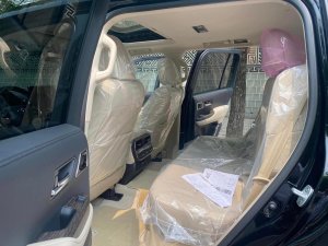 Toyota Land Cruiser LC300 2023 - Bán Toyota Land Cruiser 3.5 màu đen/ kem, sản xuất 2023, xe giao ngay.