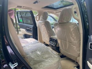 Toyota Land Cruiser LC300 2023 - Bán Toyota Land Cruiser 3.5 màu đen/ kem, sản xuất 2023, xe giao ngay.