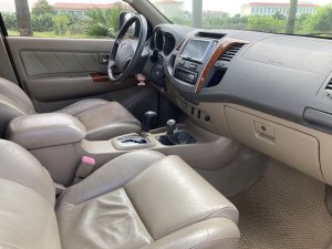 Toyota Fortuner 2011 - Máy xăng 2.7 số tự động 2 cầu nguyên bản chất lượng tuyệt vời.