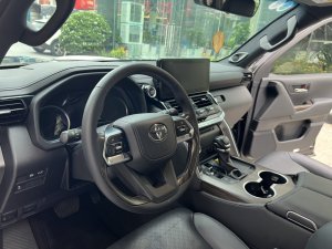 Toyota Land Cruiser LC300 2021 - Em bán Toyota Landcruser LC300 màu đen xe đi rồi model 2022 đăng ký tên cty hóa đơn vat cao.