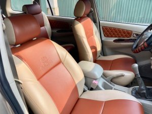 Toyota Innova 2.0 2014 - Bán xe Toyota 2014 xe màu vàng cát 2.0MT xe đẹp ít chạy có đăng ký kinh doanh.
