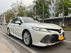Toyota Camry 2020 - xe cá nhân 1 chủ từ mới 