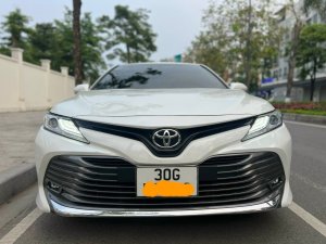 Toyota Camry 2020 - xe cá nhân 1 chủ từ mới 