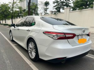 Toyota Camry 2020 - xe cá nhân 1 chủ từ mới 