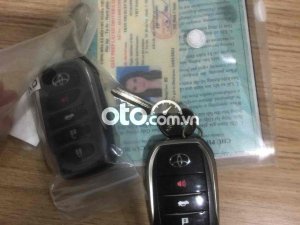 Toyota Camry cần bán   2018 xe gia đình 2.0 2018 - cần bán toyota camry 2018 xe gia đình 2.0