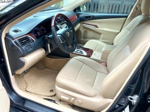 Toyota Camry 2.4G 2013 - Cần bán xe Toyota Camry 2014, bản 2.5G màu đen.