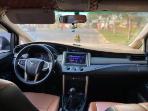 Toyota Innova 2.0G 2019 - Bán xe TOYOTA INNOVA 2019 số sàn, màu xám xe mua từ hàng ra