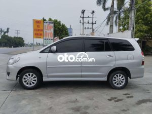 Toyota Innova  MT sản E xe gia đình sin không dịch vụ 2013 - Innova MT sản E xe gia đình sin không dịch vụ