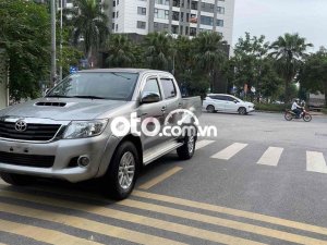 Toyota Hilux  Mt 2015 , 8vạn6 màu bạc nhâp Thái chinh chủ 2015 - hilux Mt 2015 , 8vạn6 màu bạc nhâp Thái chinh chủ