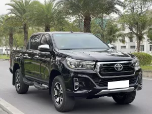 Toyota Hilux 4x4 2019 - Bán xe Toyota Hilux 4x4 đời 2019, màu đen