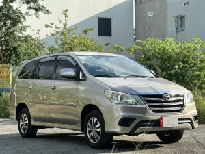 Toyota Innova 2.0 E 2015 - 🇯🇵 𝗧𝗼𝘆𝗼𝘁𝗮 𝗜𝗻𝗻𝗼𝘃𝗮 𝟮.𝟬𝗘 𝗠𝗧 - 𝗠𝗣𝗩 𝟴 𝗰𝗵𝗼̂̃ 𝗿𝗼̣̂𝗻𝗴 𝗿𝗮̃𝗶 𝗻𝗵𝗮̂́𝘁 𝗽𝗵𝗮̂𝗻 𝗸𝗵𝘂́𝗰 ✅ 