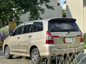 Toyota Innova 2.0 E 2015 - 🇯🇵 𝗧𝗼𝘆𝗼𝘁𝗮 𝗜𝗻𝗻𝗼𝘃𝗮 𝟮.𝟬𝗘 𝗠𝗧 - 𝗠𝗣𝗩 𝟴 𝗰𝗵𝗼̂̃ 𝗿𝗼̣̂𝗻𝗴 𝗿𝗮̃𝗶 𝗻𝗵𝗮̂́𝘁 𝗽𝗵𝗮̂𝗻 𝗸𝗵𝘂́𝗰 ✅ 