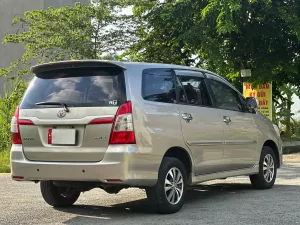 Toyota Innova 2.0 E 2015 - 🇯🇵 𝗧𝗼𝘆𝗼𝘁𝗮 𝗜𝗻𝗻𝗼𝘃𝗮 𝟮.𝟬𝗘 𝗠𝗧 - 𝗠𝗣𝗩 𝟴 𝗰𝗵𝗼̂̃ 𝗿𝗼̣̂𝗻𝗴 𝗿𝗮̃𝗶 𝗻𝗵𝗮̂́𝘁 𝗽𝗵𝗮̂𝗻 𝗸𝗵𝘂́𝗰 ✅ 