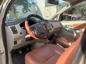 Toyota Innova 2.0 E 2015 - 🇯🇵 𝗧𝗼𝘆𝗼𝘁𝗮 𝗜𝗻𝗻𝗼𝘃𝗮 𝟮.𝟬𝗘 𝗠𝗧 - 𝗠𝗣𝗩 𝟴 𝗰𝗵𝗼̂̃ 𝗿𝗼̣̂𝗻𝗴 𝗿𝗮̃𝗶 𝗻𝗵𝗮̂́𝘁 𝗽𝗵𝗮̂𝗻 𝗸𝗵𝘂́𝗰 ✅ 