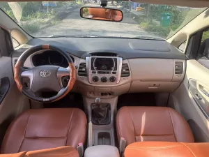 Toyota Innova 2.0 E 2015 - 🇯🇵 𝗧𝗼𝘆𝗼𝘁𝗮 𝗜𝗻𝗻𝗼𝘃𝗮 𝟮.𝟬𝗘 𝗠𝗧 - 𝗠𝗣𝗩 𝟴 𝗰𝗵𝗼̂̃ 𝗿𝗼̣̂𝗻𝗴 𝗿𝗮̃𝗶 𝗻𝗵𝗮̂́𝘁 𝗽𝗵𝗮̂𝗻 𝗸𝗵𝘂́𝗰 ✅ 