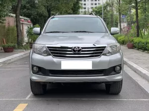 Toyota Fortuner 2.7V 4x2 AT 2015 - Bán Toyota Fortuner 2.7V 4x2 AT đời 2015, màu bạc, 460tr