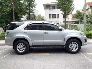 Toyota Fortuner 2.7V 4x2 AT 2015 - Bán Toyota Fortuner 2.7V 4x2 AT đời 2015, màu bạc, 470tr