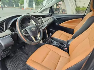 Toyota Innova 2.0E 2019 - Cần bán xe Toyota Innova 2.0E đời 2019, màu bạc