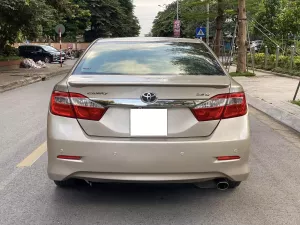 Toyota Camry 2.5Q 2015 - Bán xe Toyota Camry 2.5Q 2015, màu vàng