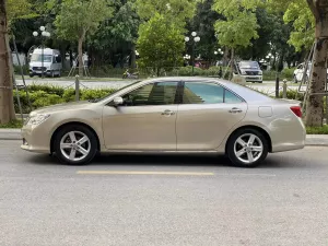 Toyota Camry 2.5Q 2015 - Bán xe Toyota Camry 2.5Q 2015, màu vàng