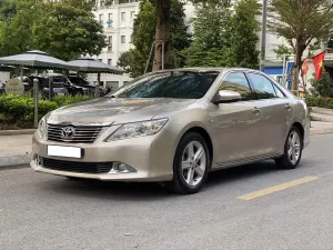 Toyota Camry 2.5Q 2015 - Bán xe Toyota Camry 2.5Q 2015, màu vàng