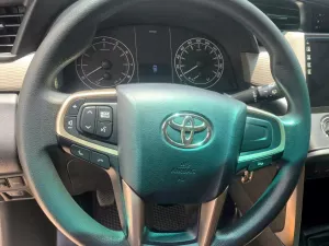 Toyota Innova 2.0E 2020 - TOYOTA INNOVA 2.0E 2020 gia đình sử dụng kỹ bảo dưỡng hãng.