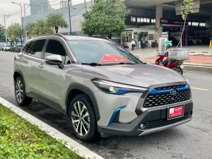 Toyota Corolla Cross 2021 - Bán xe Cross Hybrid 2021 chạy 55.000 km màu bạc 