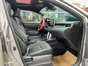 Toyota Corolla Cross 2021 - Bán xe Cross Hybrid 2021 chạy 55.000 km màu bạc 