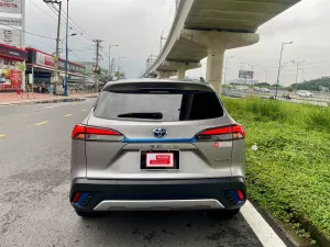 Toyota Corolla Cross 2021 - Bán xe Cross Hybrid 2021 chạy 55.000 km màu bạc 