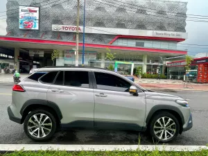 Toyota Corolla Cross 2021 - Bán xe Cross Hybrid 2021 chạy 55.000 km màu bạc 