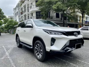 Toyota Fortuner legender 4x2 AT 2021 - Cần bán Toyota Fortuner legender 4x2 AT đời 2021, màu trắng, giá 985tr