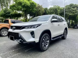 Toyota Fortuner legender 4x2 AT 2021 - Cần bán Toyota Fortuner legender 4x2 AT đời 2021, màu trắng, giá 985tr