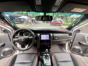 Toyota Fortuner legender 4x2 AT 2021 - Cần bán Toyota Fortuner legender 4x2 AT đời 2021, màu trắng, giá 985tr