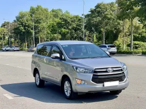 Toyota Innova 2.0G 2017 - Cần bán Toyota Innova 2.0G đời 2017, màu bạc, giá 495tr