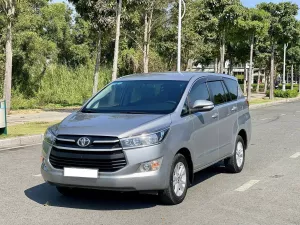 Toyota Innova 2.0G 2017 - Cần bán Toyota Innova 2.0G đời 2017, màu bạc, giá 495tr