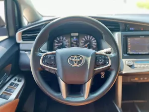 Toyota Innova 2.0G 2017 - Cần bán Toyota Innova 2.0G đời 2017, màu bạc, giá 495tr