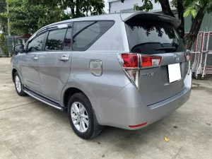 Toyota Innova 2.0G 2019 - Bán xe Toyota Innova 2.0G đời 2019, màu bạc, giá 599tr