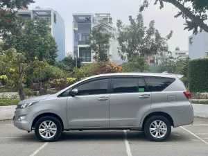 Toyota Innova 2.0E 2020 - Bán xe Toyota Innova 2.0E đời 2020, màu bạc