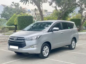 Toyota Innova 2.0E 2020 - Bán xe Toyota Innova 2.0E đời 2020, màu bạc