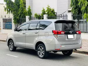 Toyota Innova 2.0G 2022 - Bán xe Toyota Innova 2.0G sản xuất 2022, màu bạc, 735 triệu